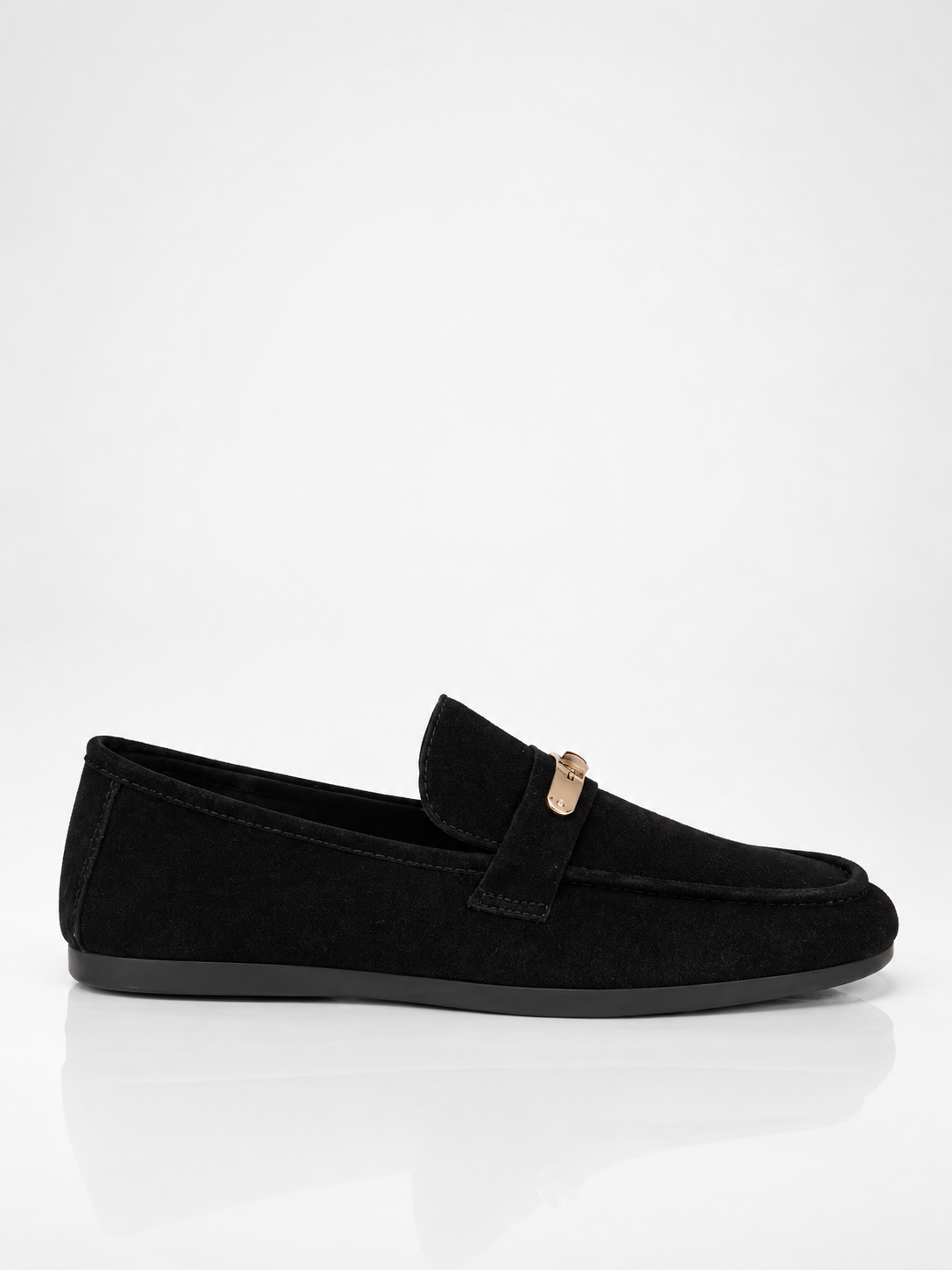 Mocasines Negros de Ante con Detalle Metálico