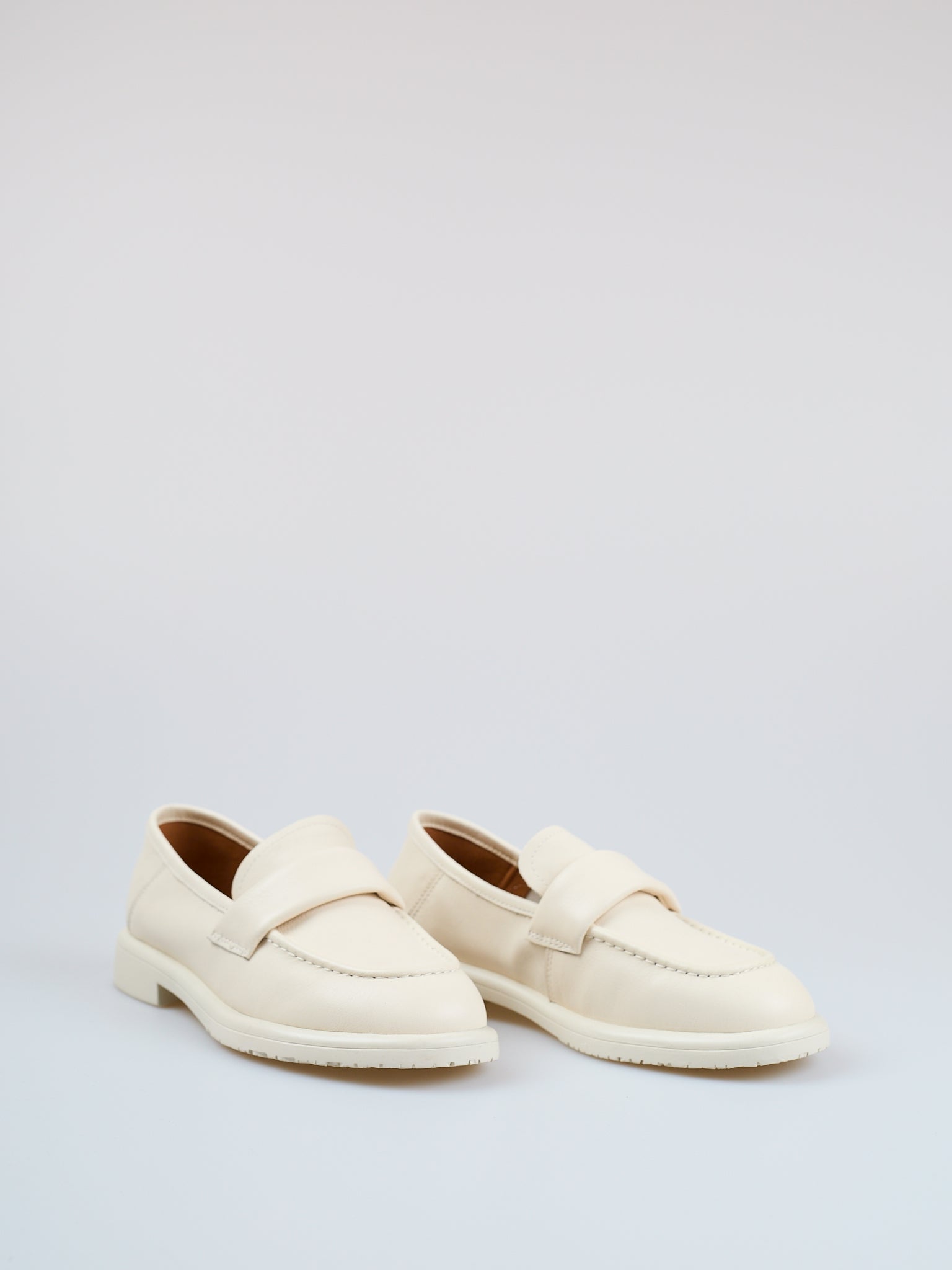 Mocasines clásicos color marfil