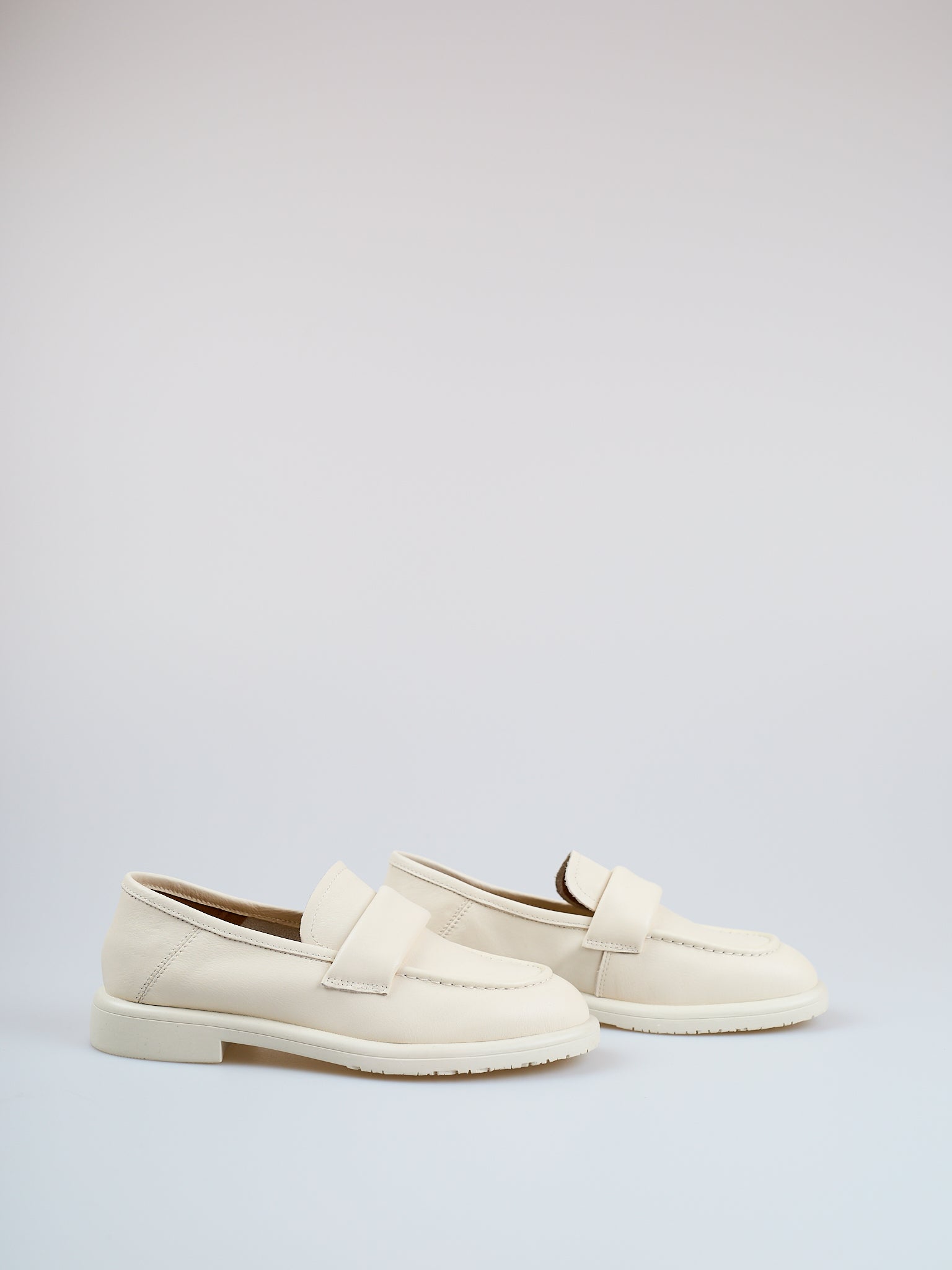 Mocasines clásicos color marfil