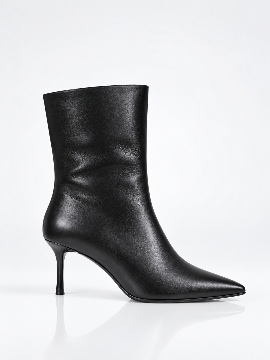 Botines Negros de Piel con Tacón Fino