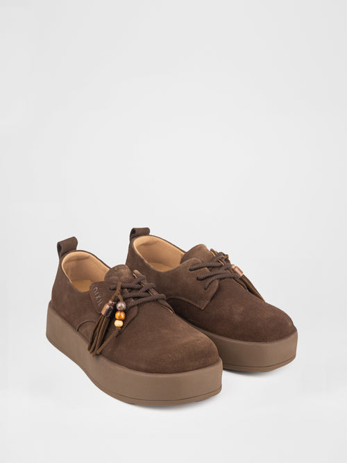 Mocasines de ante marrón con borlas y plataforma