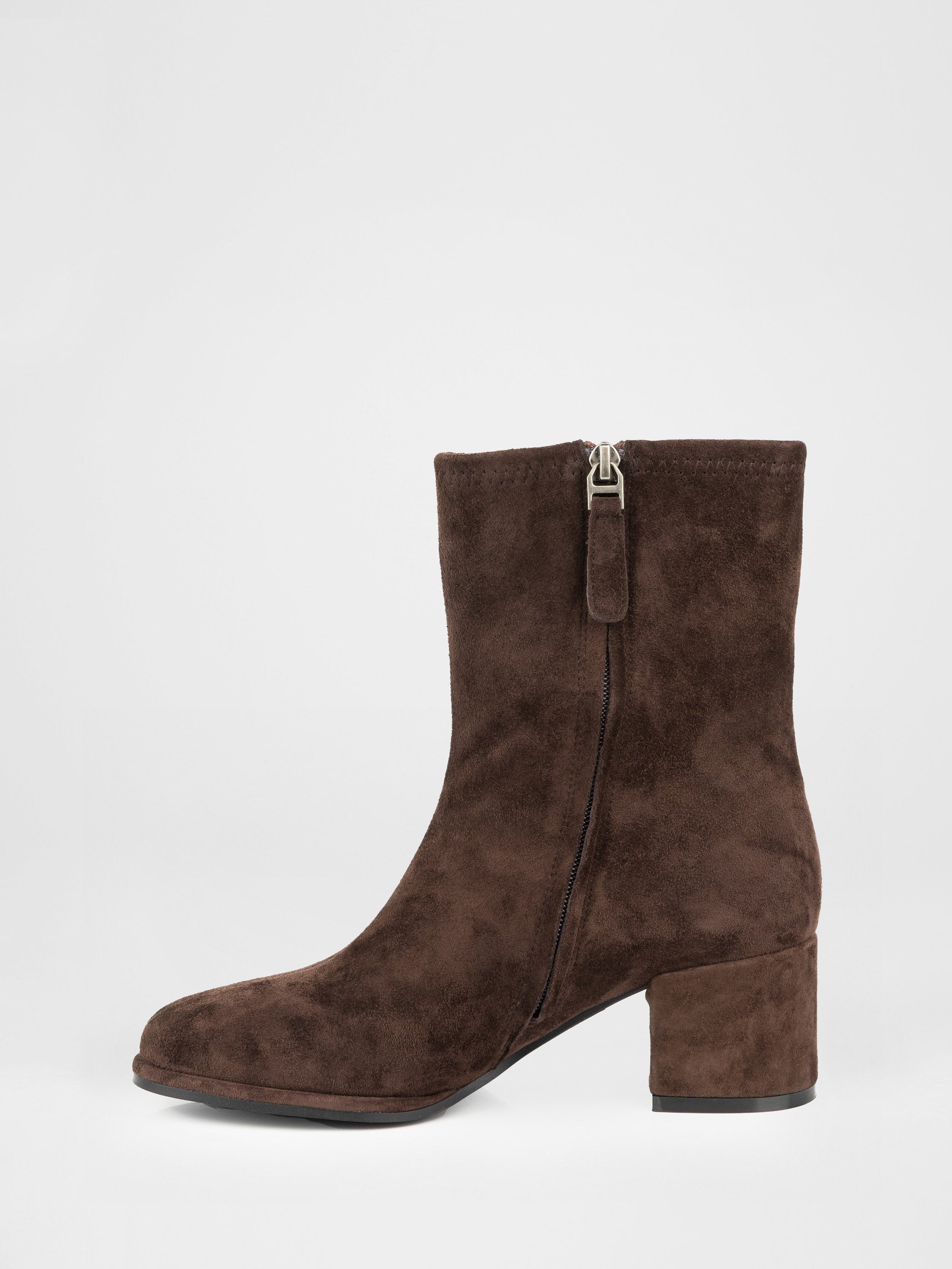 Suede ankle boots in brown color