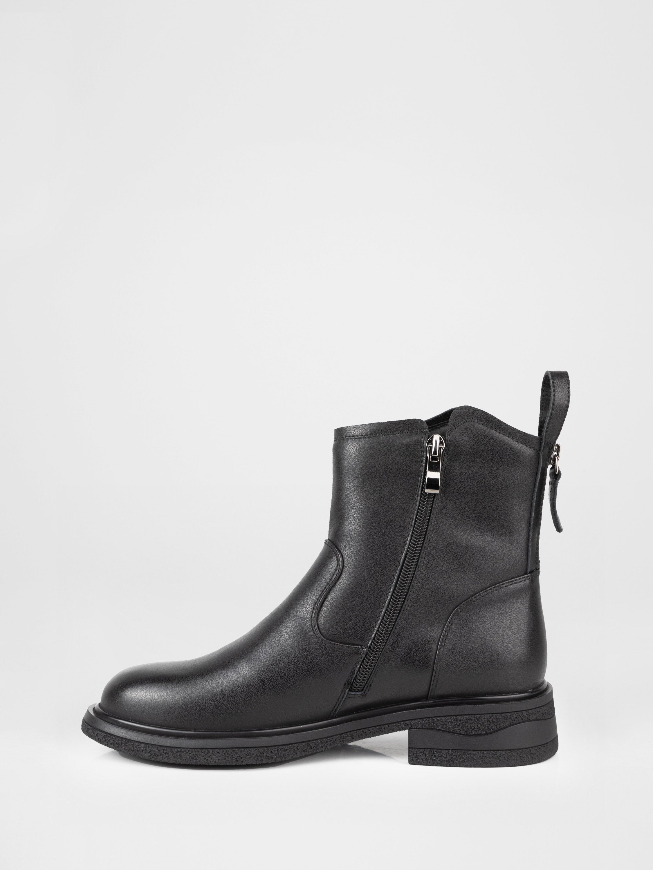 Leather ankle boots in black