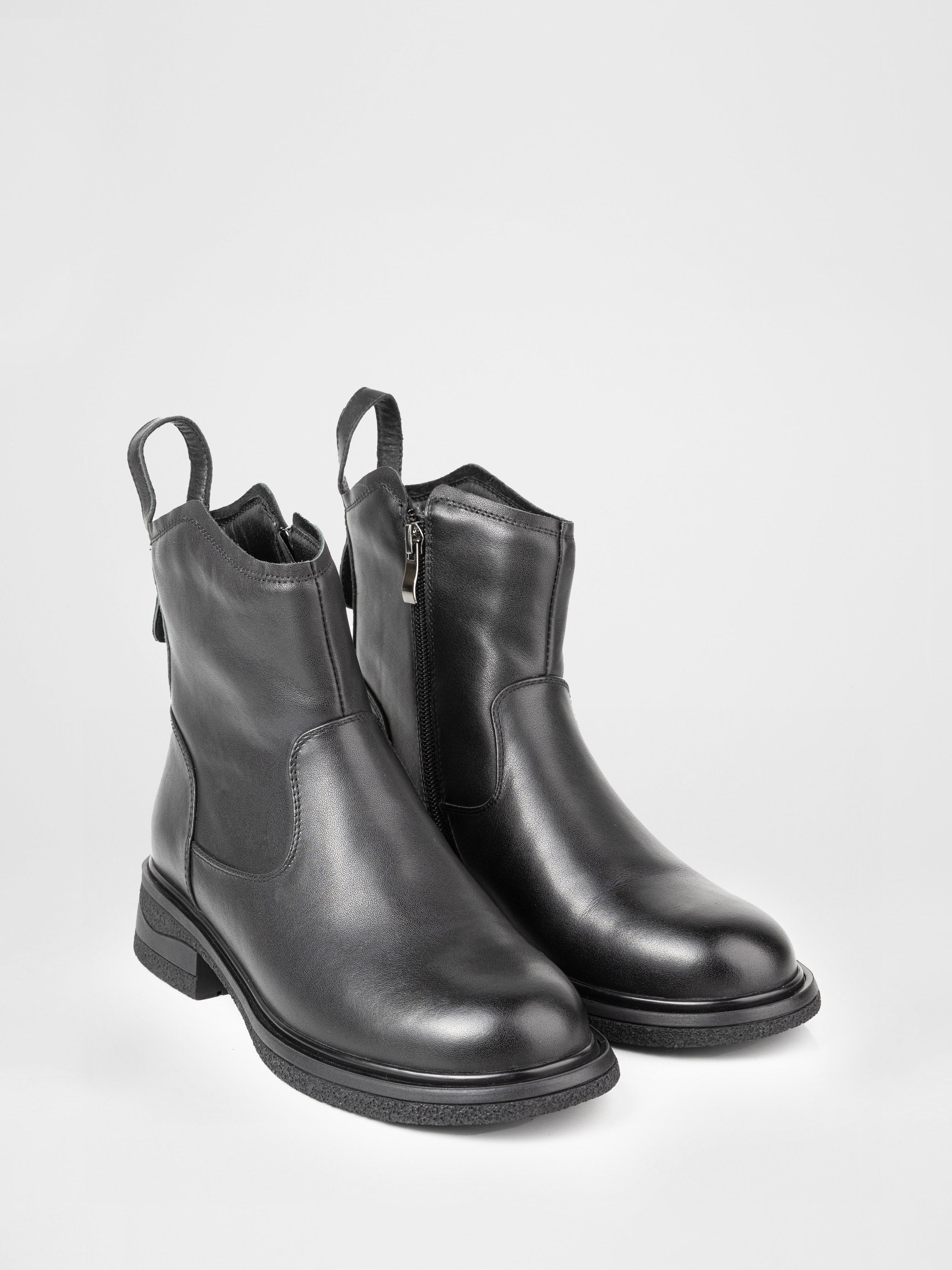 Leather ankle boots in black