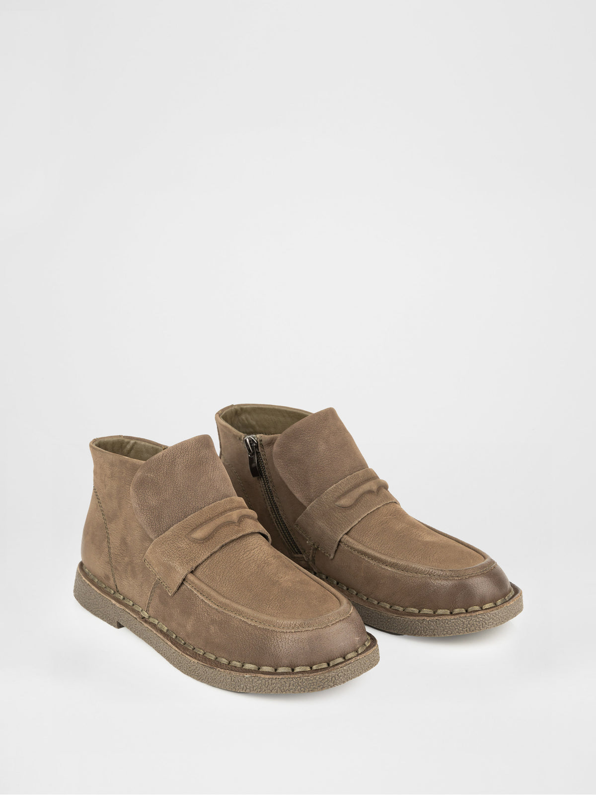 Botines mocasín de piel verde oliva