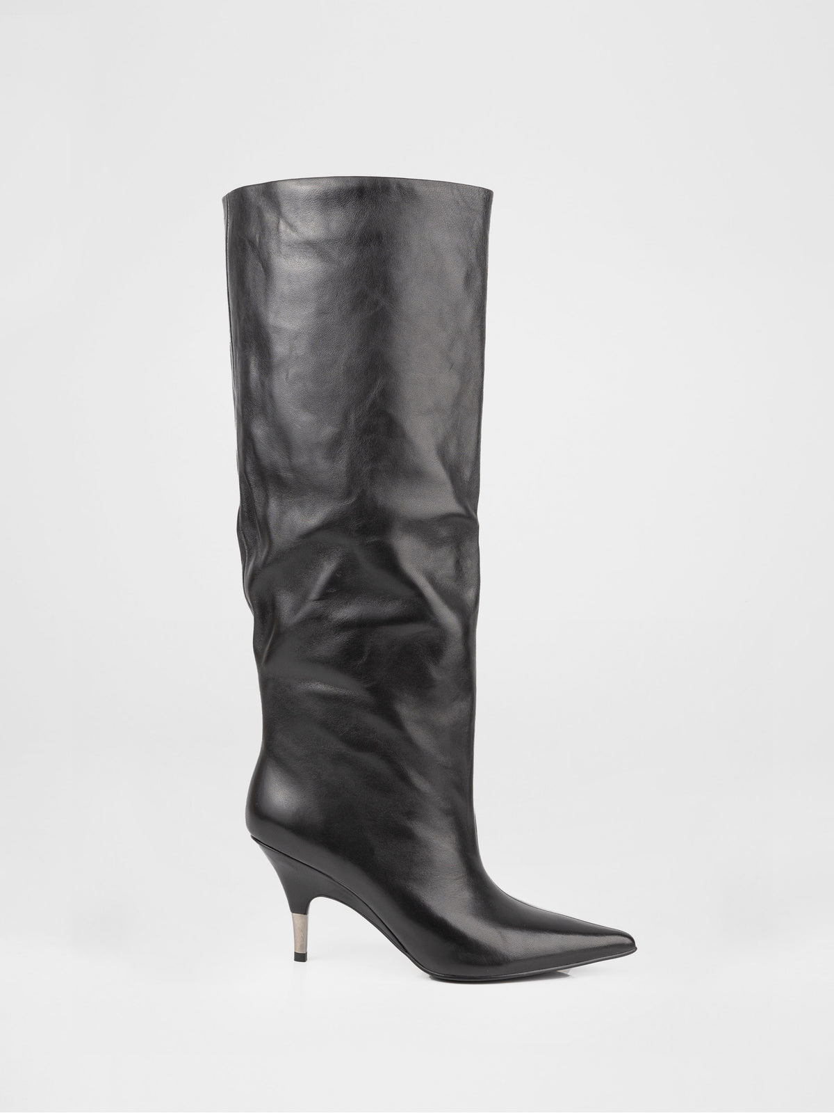 Botas altas drapeadas de piel negra