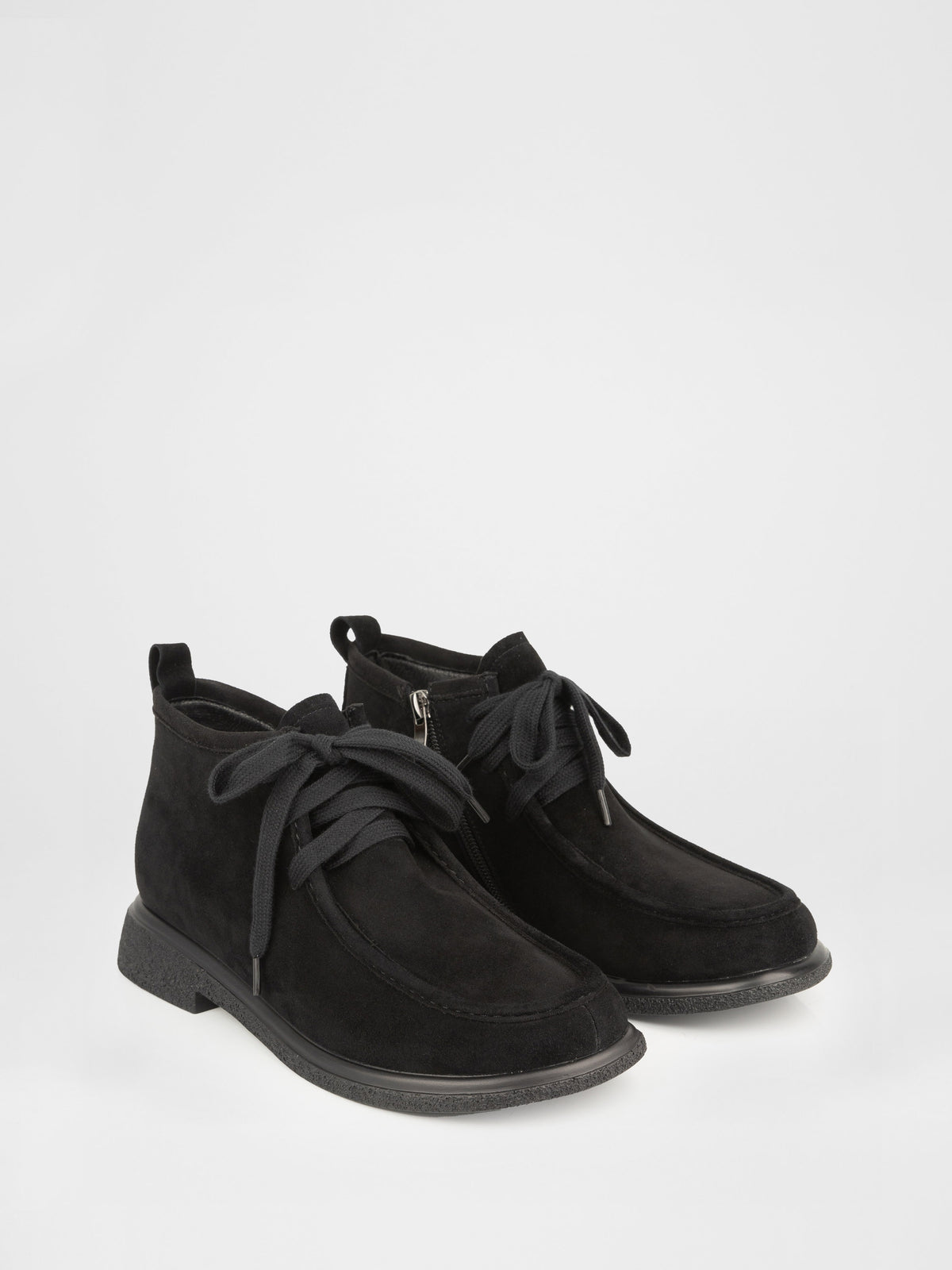 Botines con cordones de ante negro