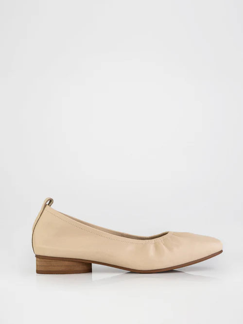 Bailarinas de piel en color beige