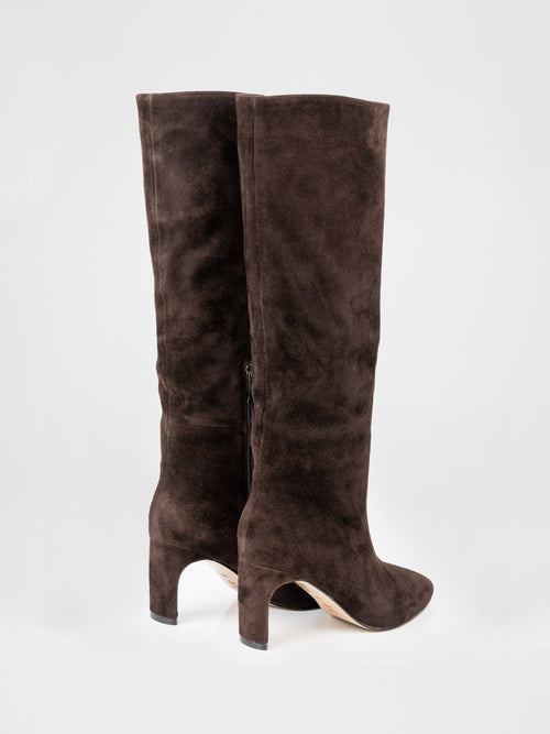 Botas de color chocolate intenso