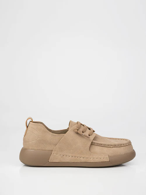 Mocasines con cordones en color beige