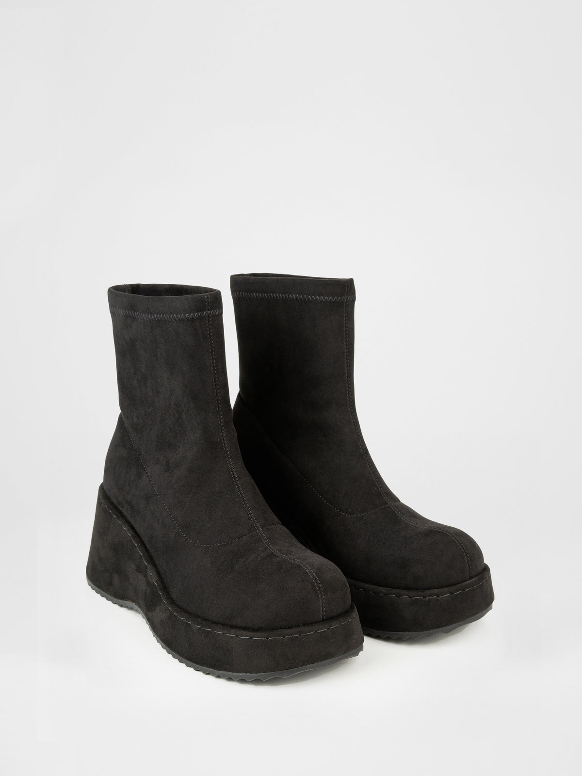 Botines de cuña y plataforma de ante negro