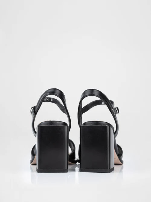 Sandalias de tacón en forma de color negro
