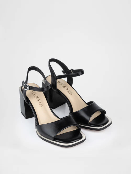Sandalias de tacón en forma de color negro