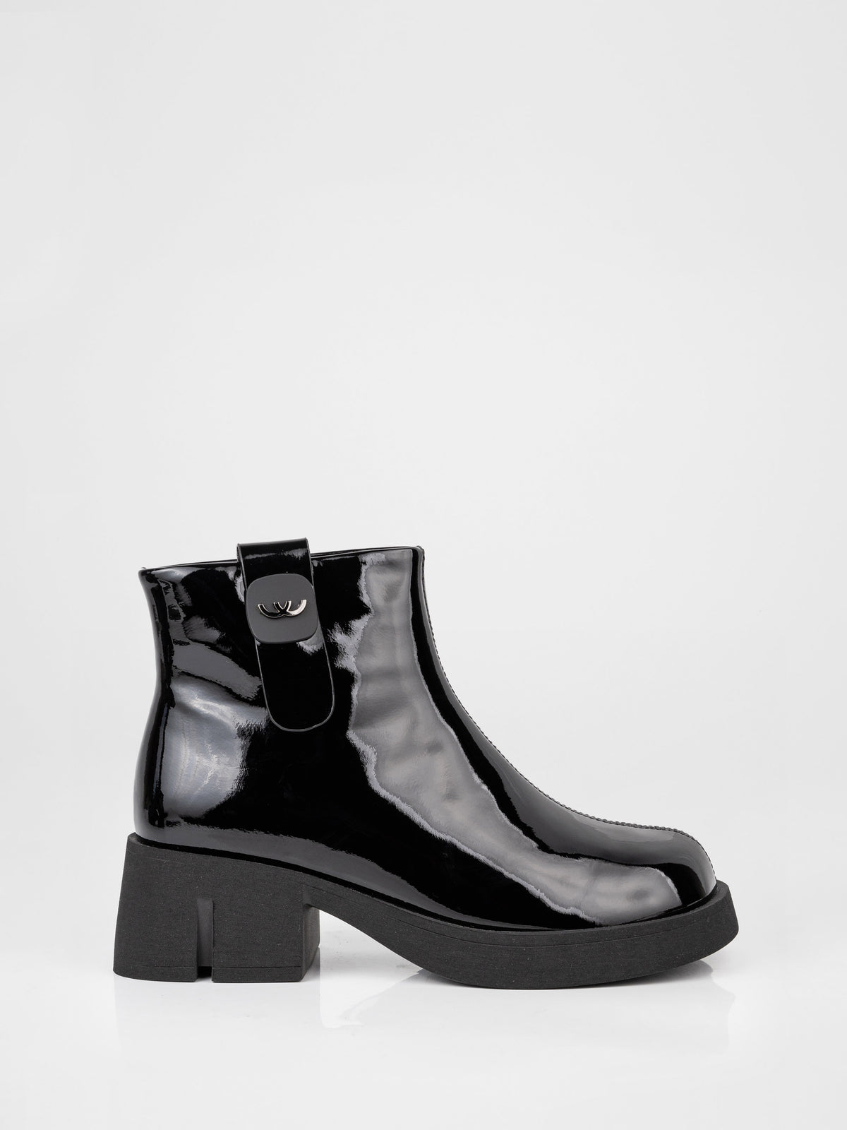 Botines de plataforma de charol negro