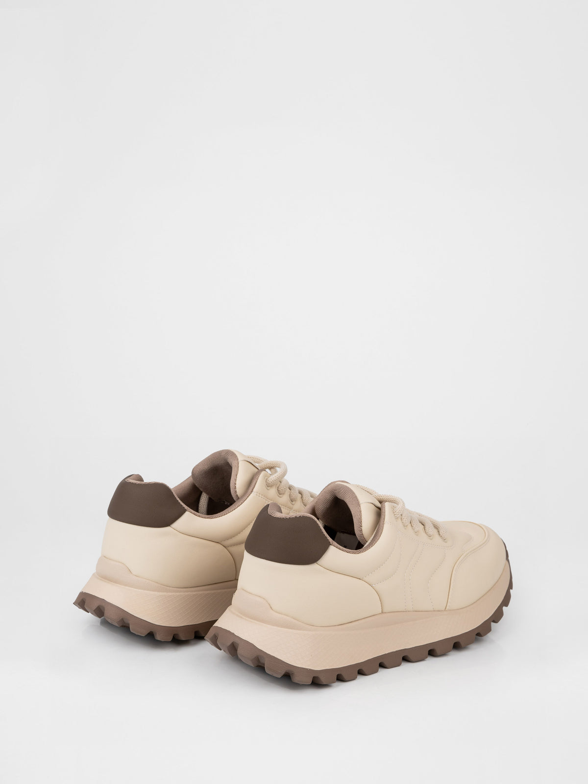 Zapatillas de suela gruesa de piel color crema