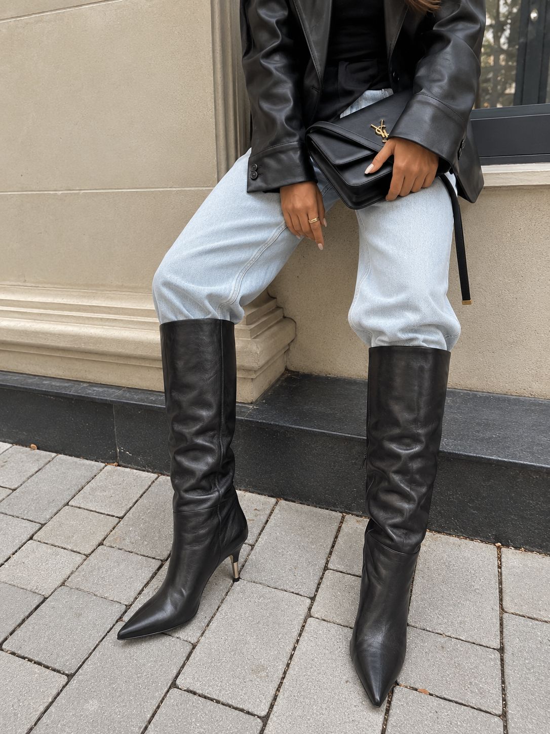 Botas altas drapeadas de piel negra