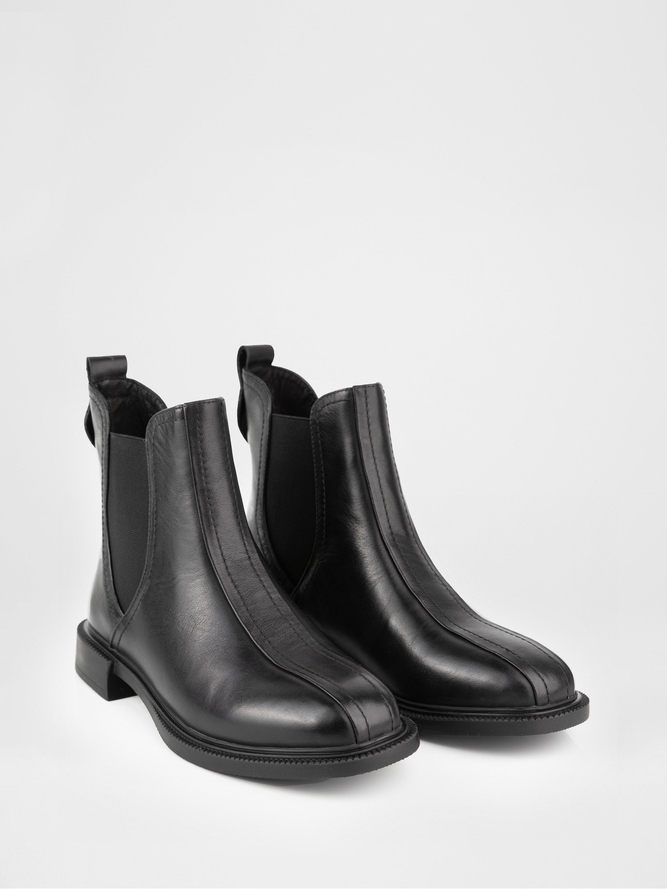 Leather Chelsea boots in black