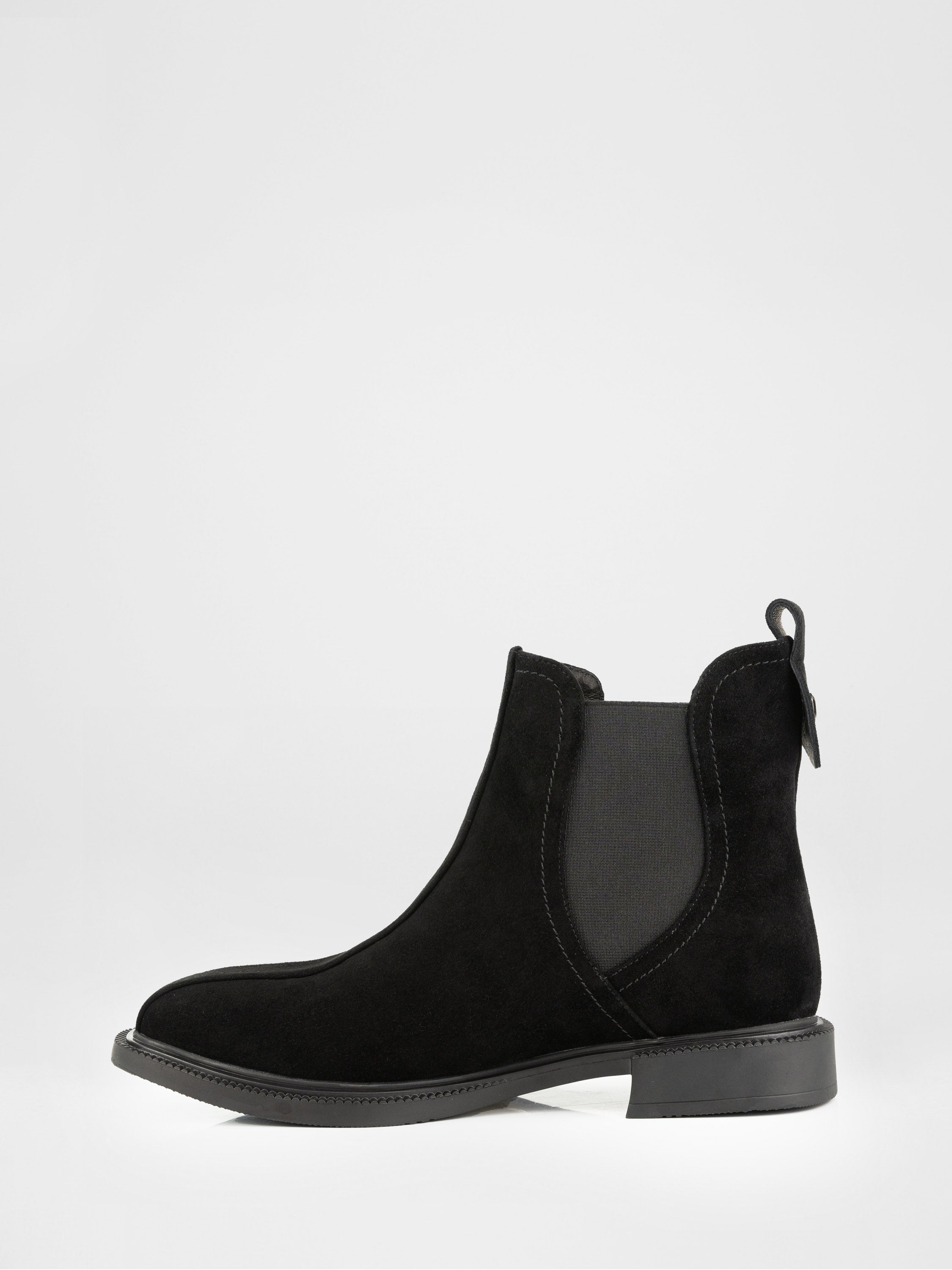 Chelsea boots in black
