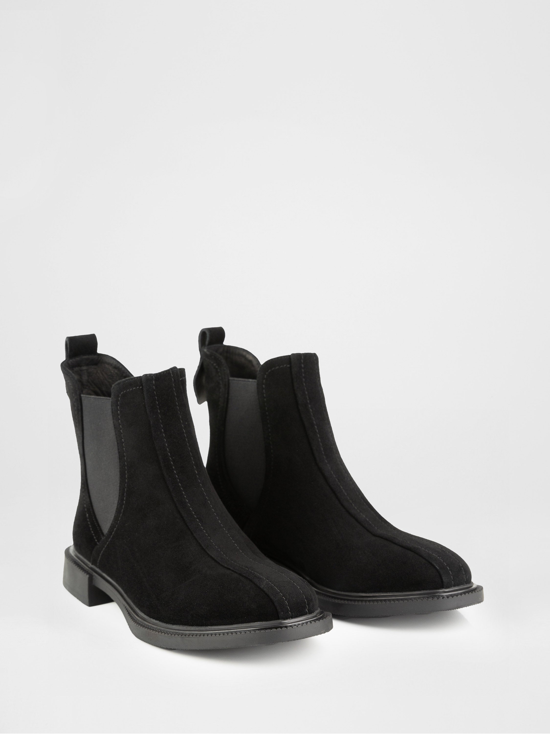 Chelsea boots in black