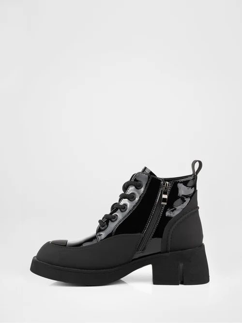 Lace-up boots in black