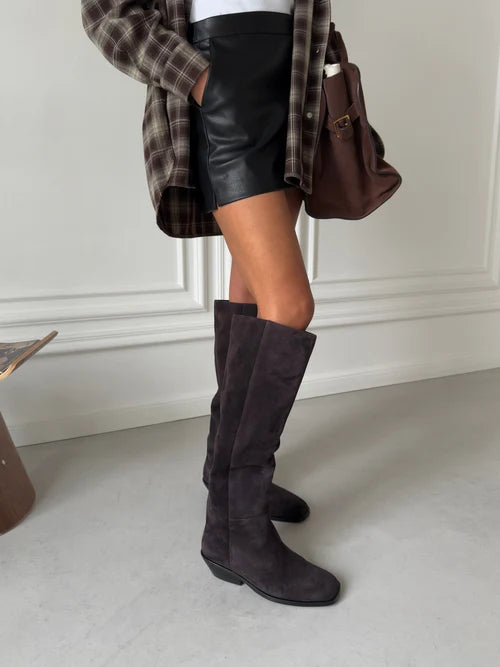 Botas altas de ante chocolate con forro de piel
