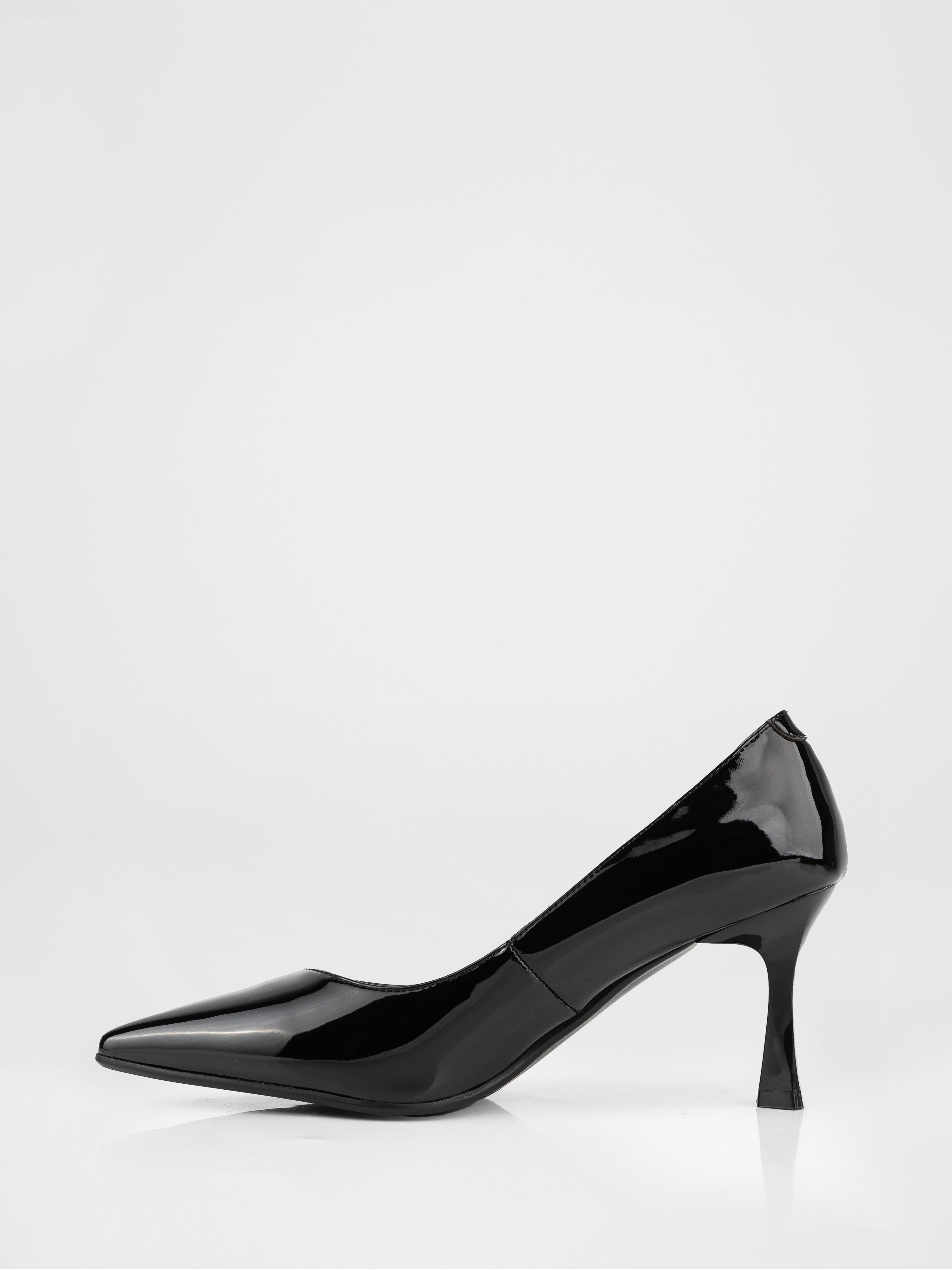 Black patent leather pumps