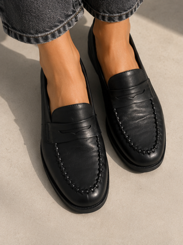 Mocasines de piel negra con antifaz