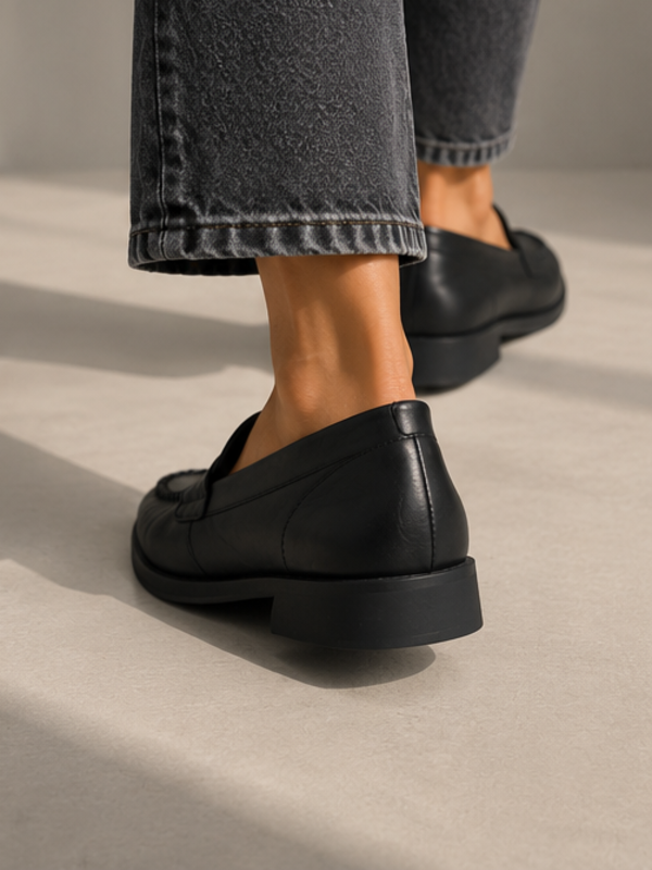 Mocasines de piel negra con antifaz