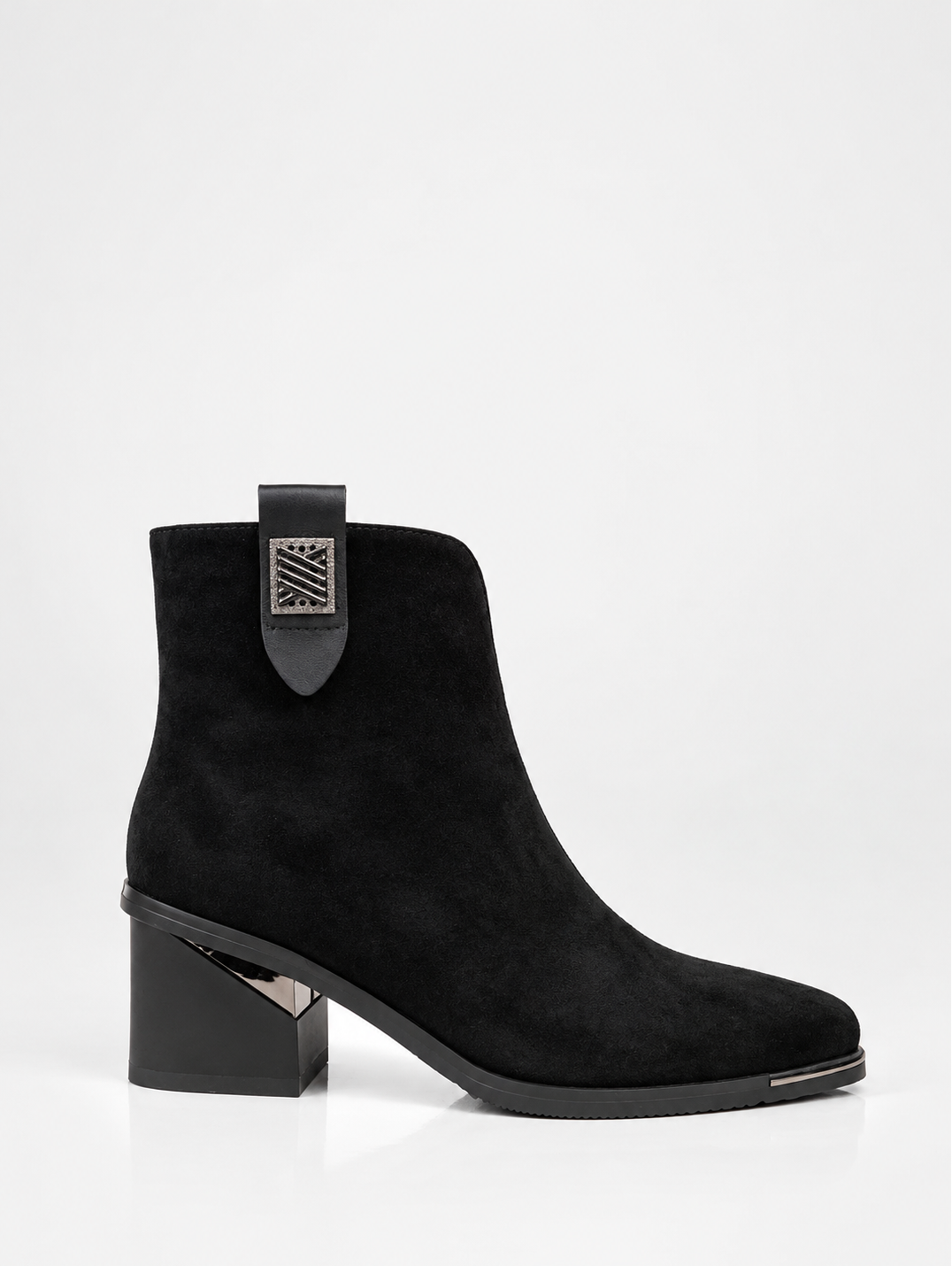 Botines de ante negro con tacón y forro de pelo
