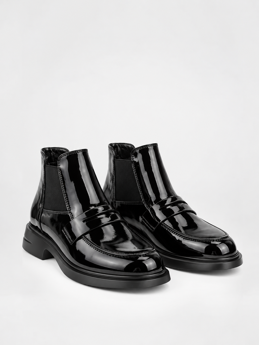 Botines de charol negro