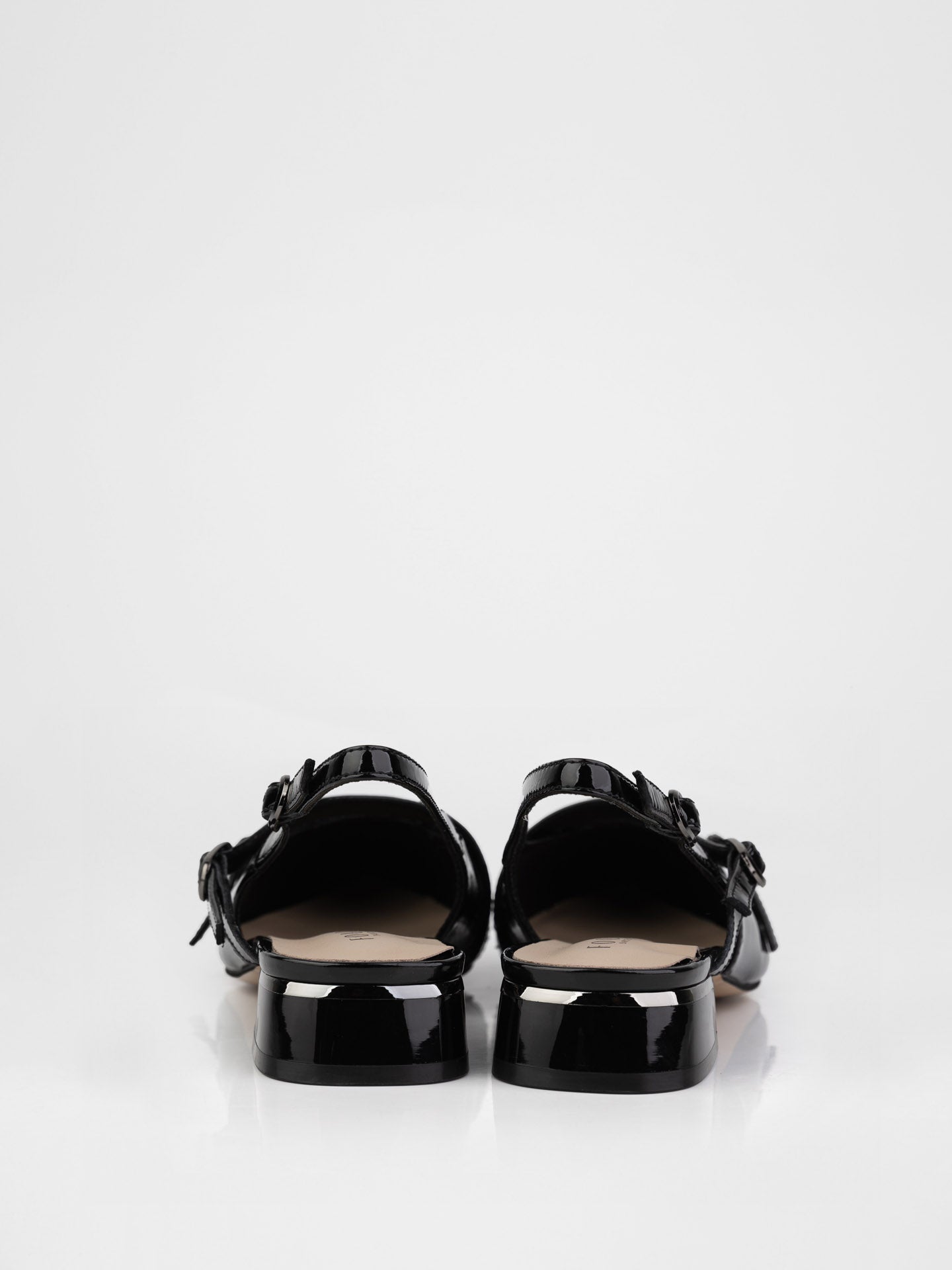 Slingbacks in black decorated with buckles