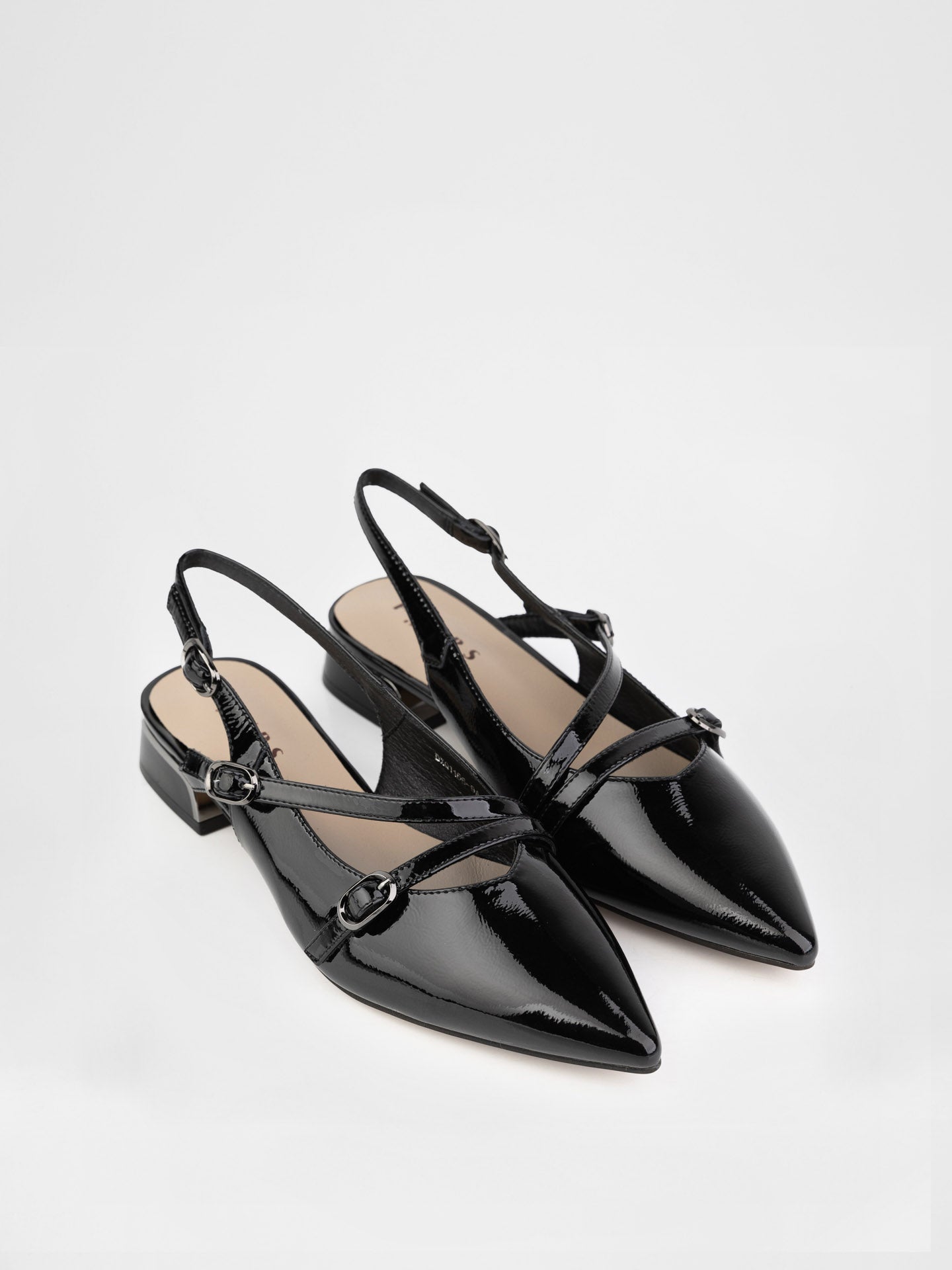 Slingbacks in black decorated with buckles