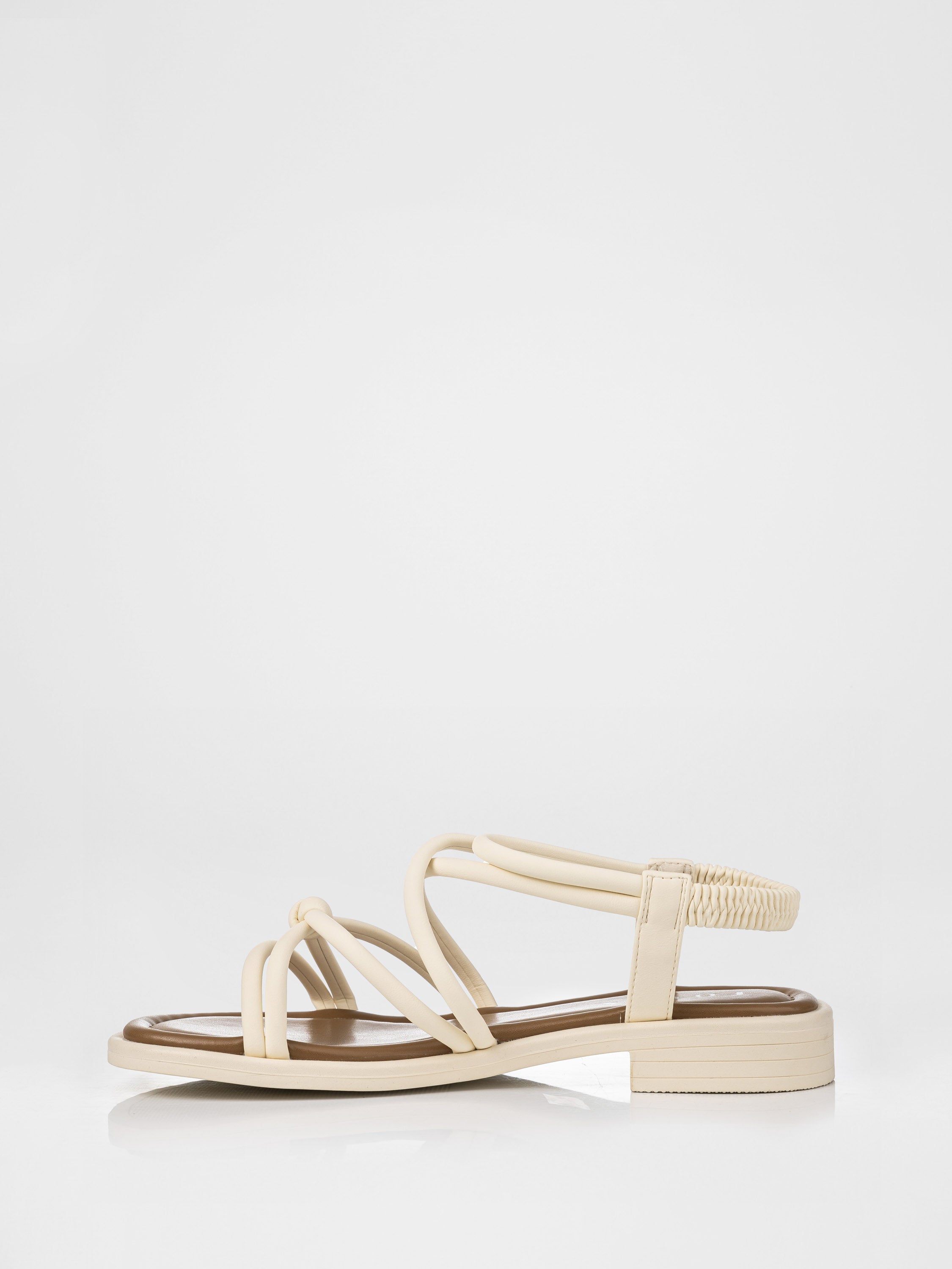 Sandalias en color leche