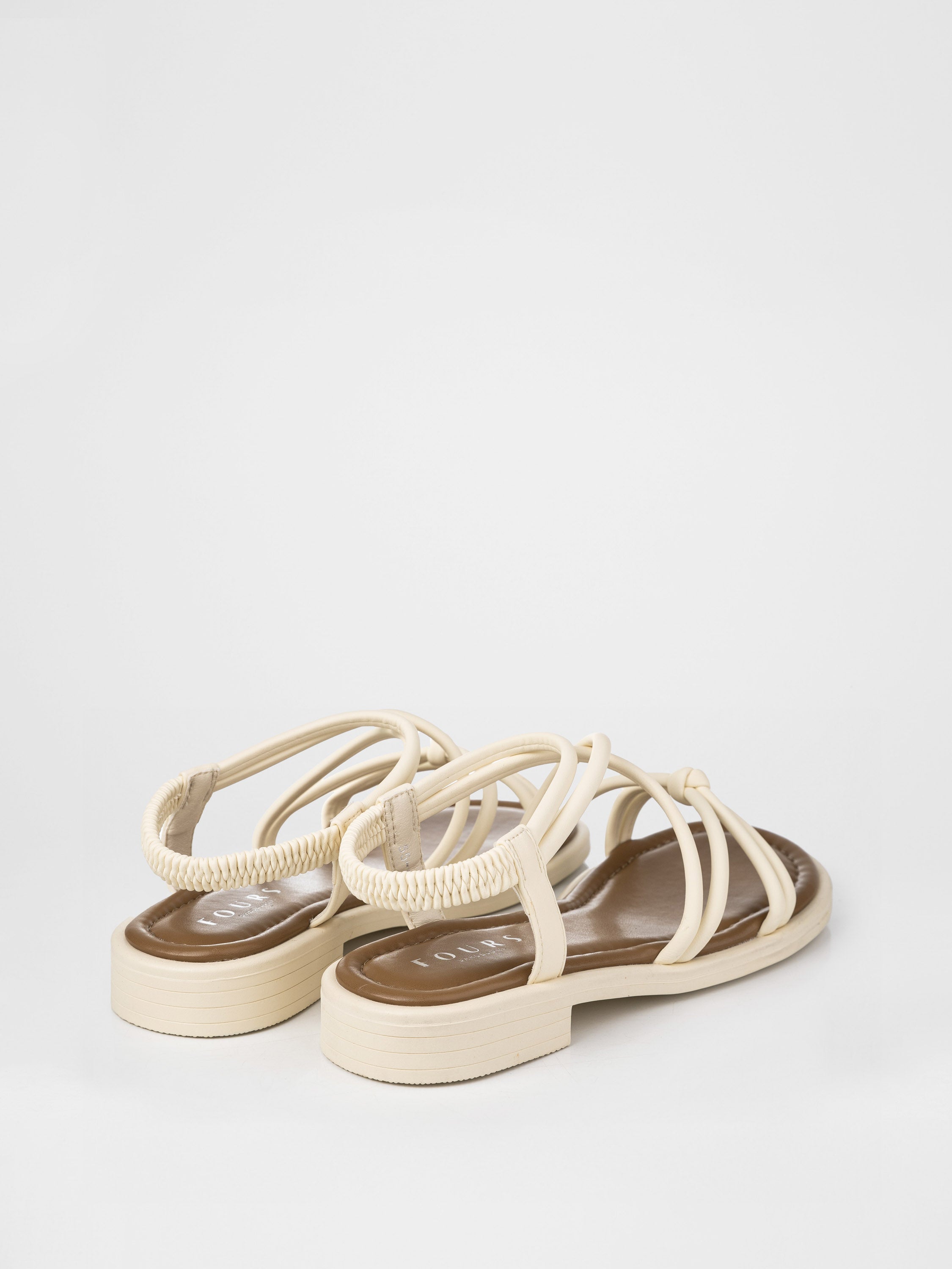 Sandalias en color leche