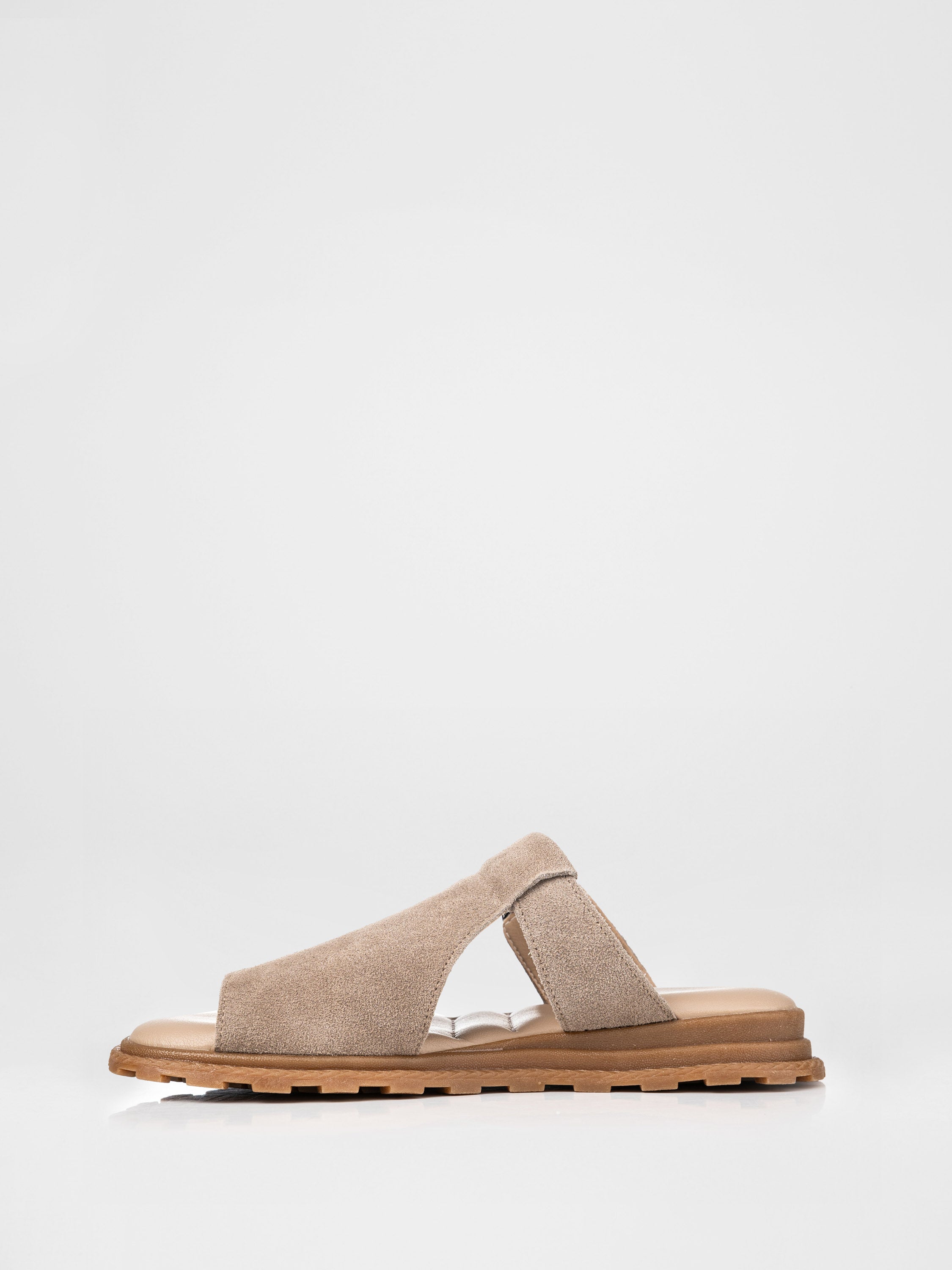 Zuecos de ante beige con detalle de hebilla