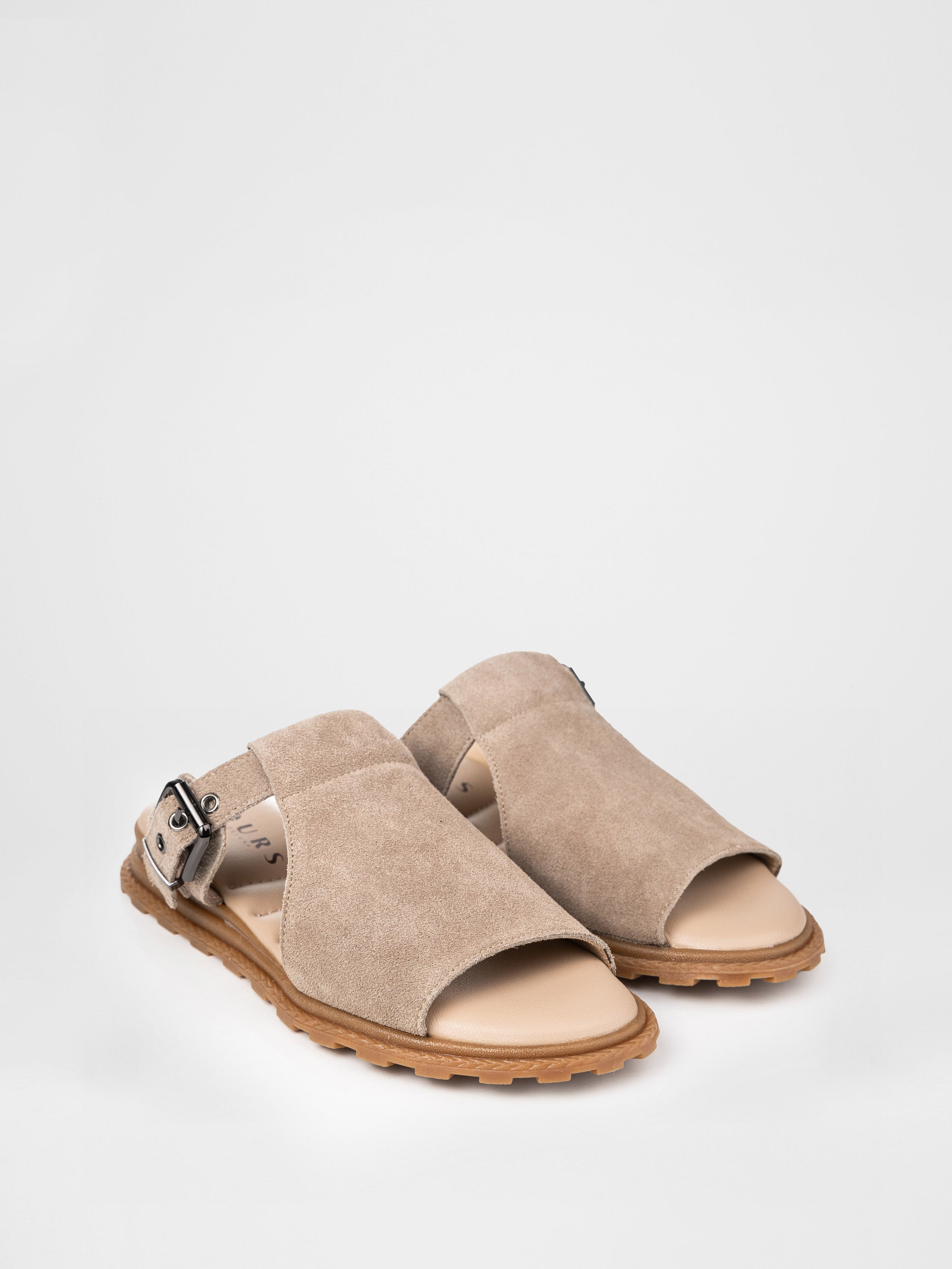 Zuecos de ante beige con detalle de hebilla