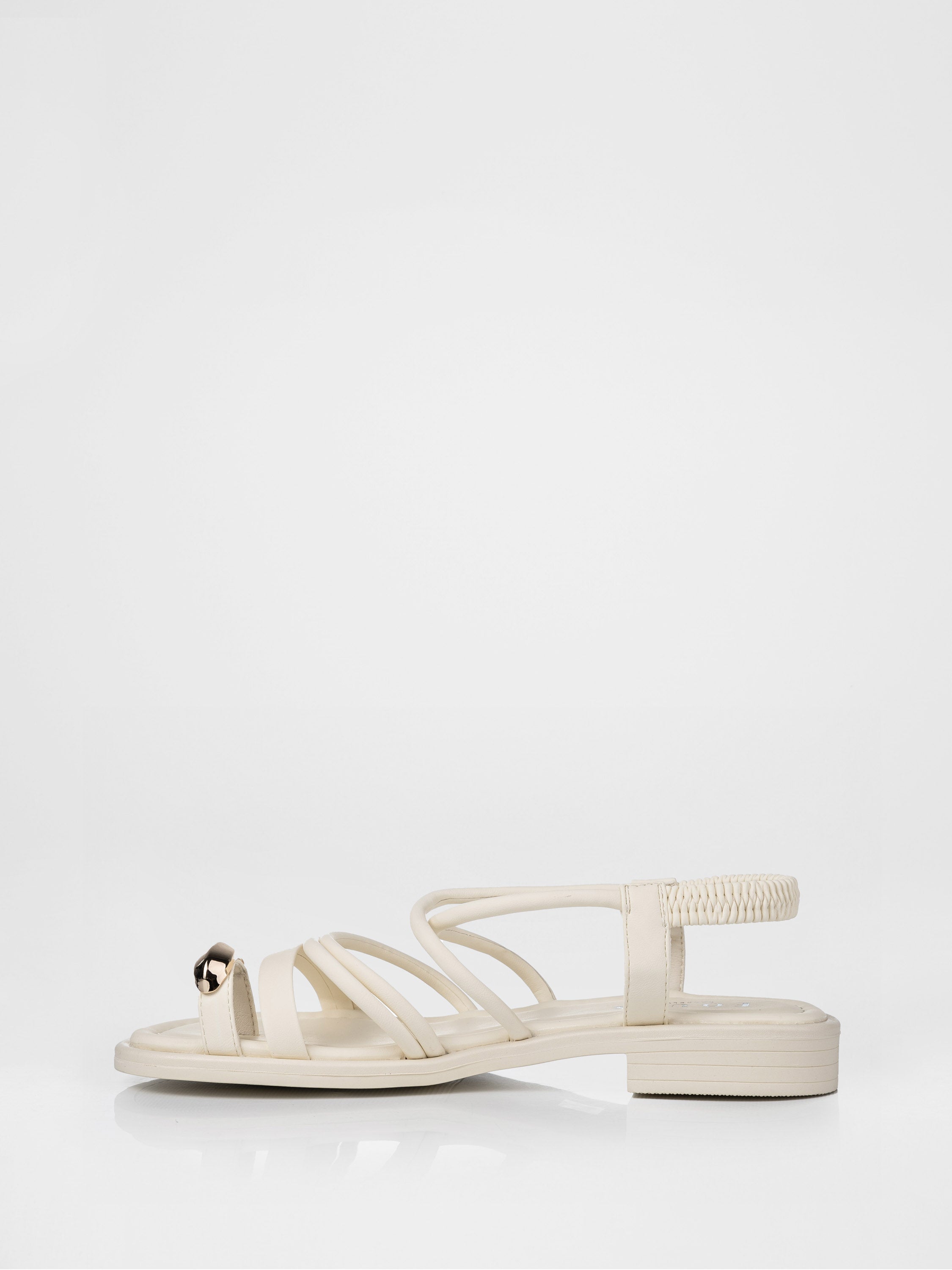 Sandalias en color leche