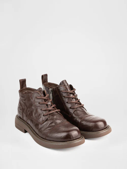 Botas marrones con cordones