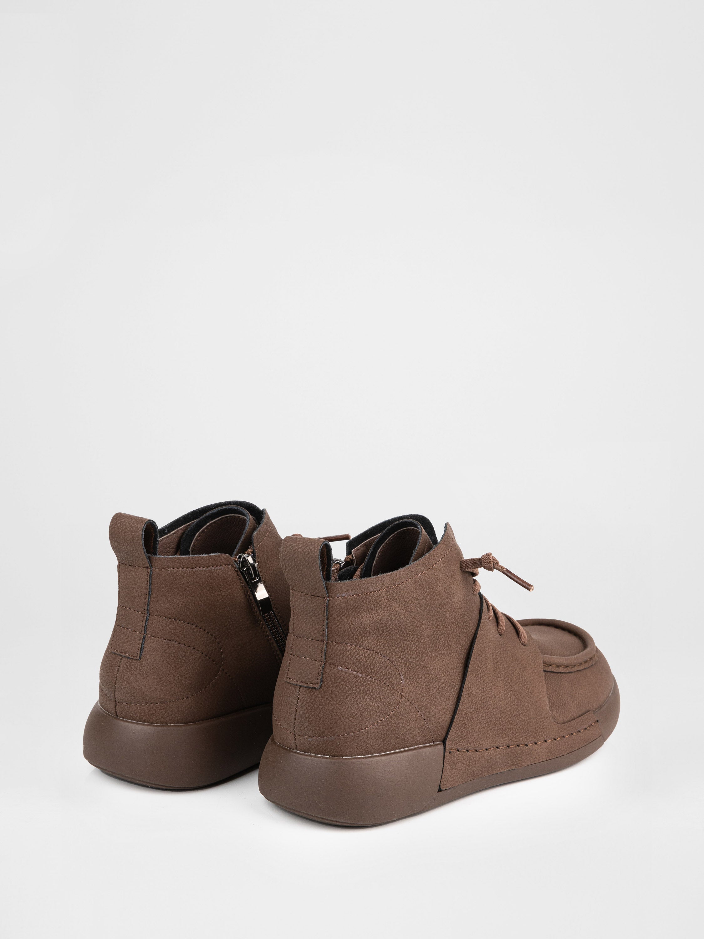 botas de cuero marrón