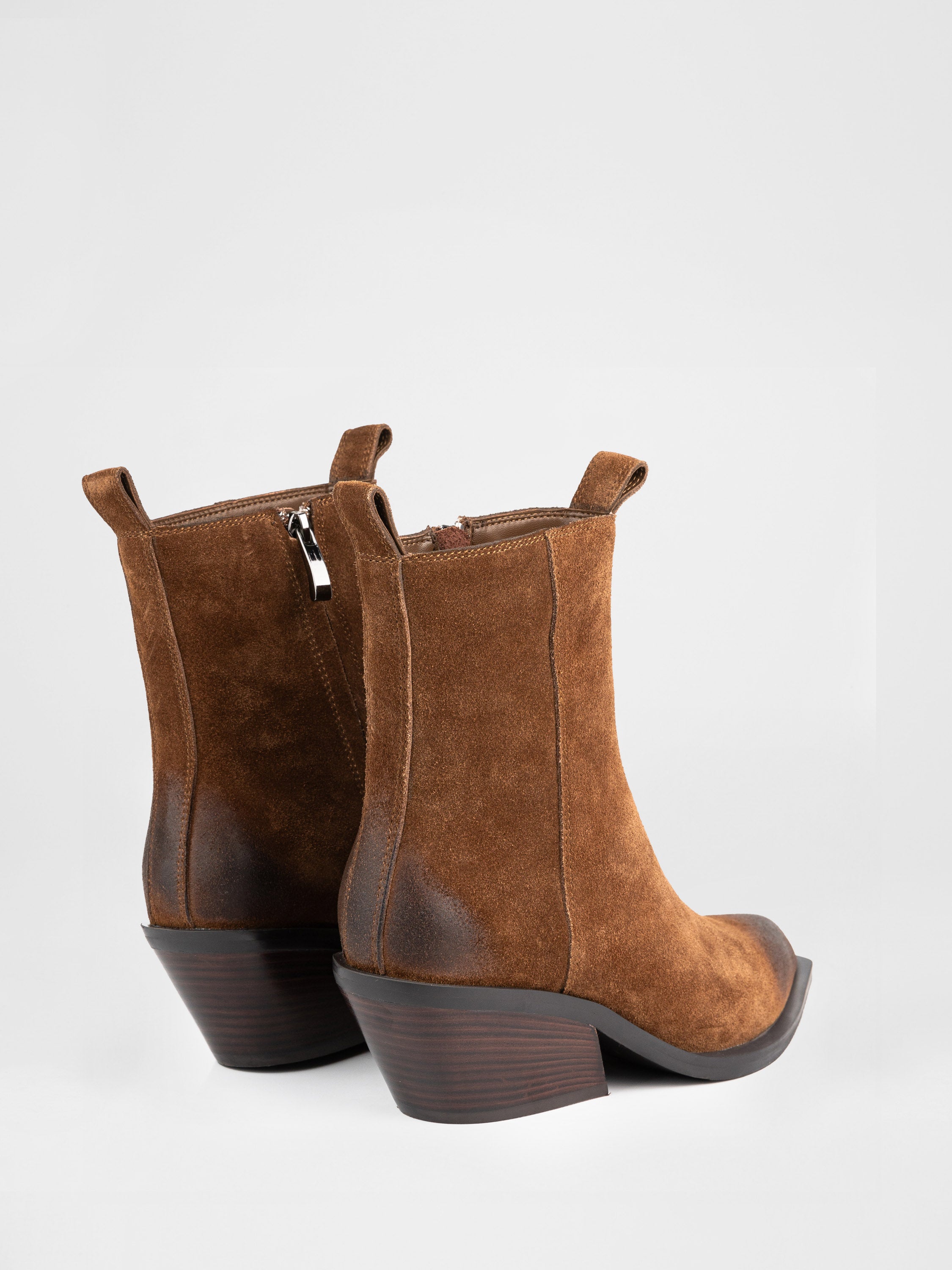 Suede cowboy boots in red