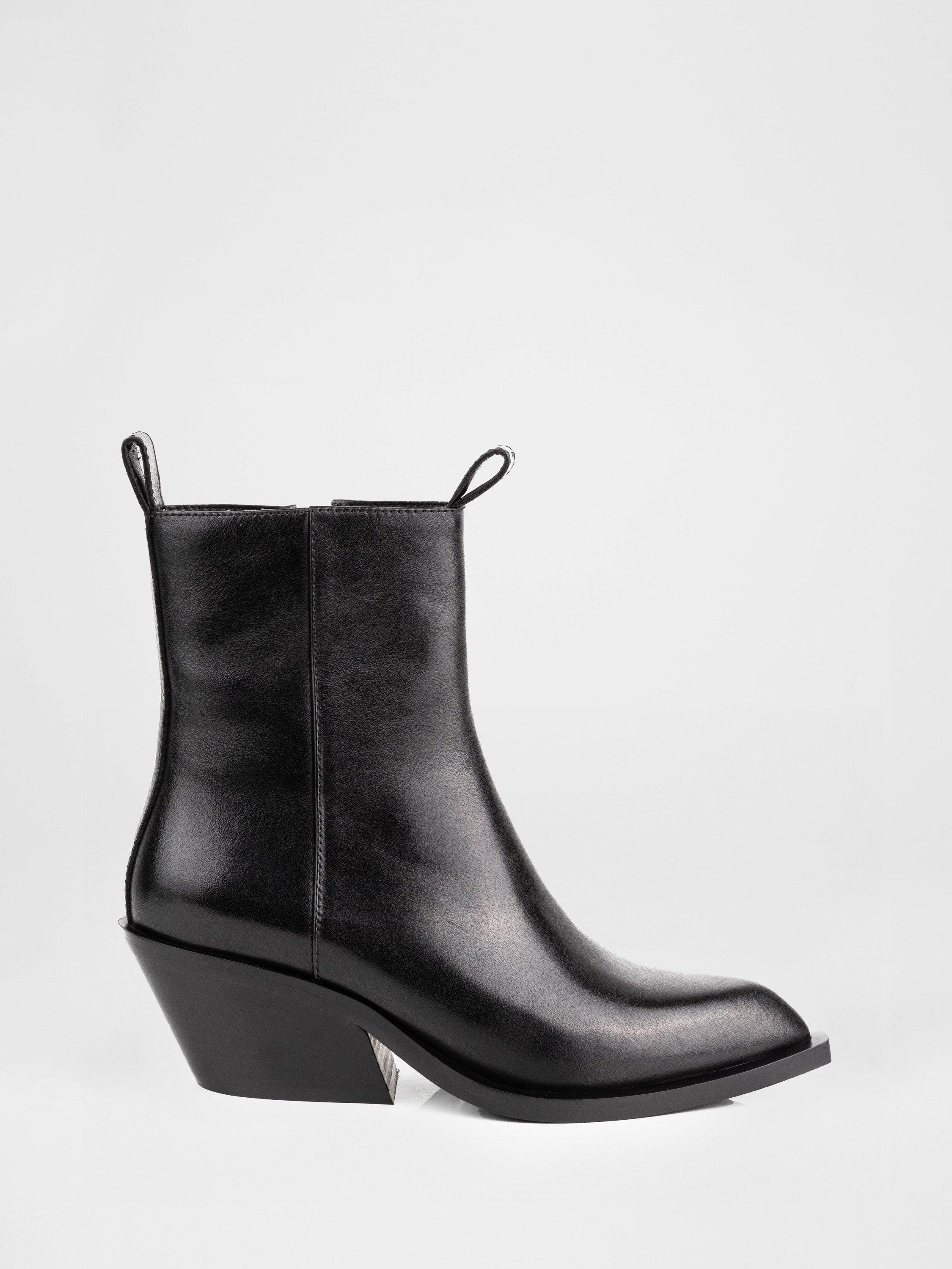 Cowboy boots in black