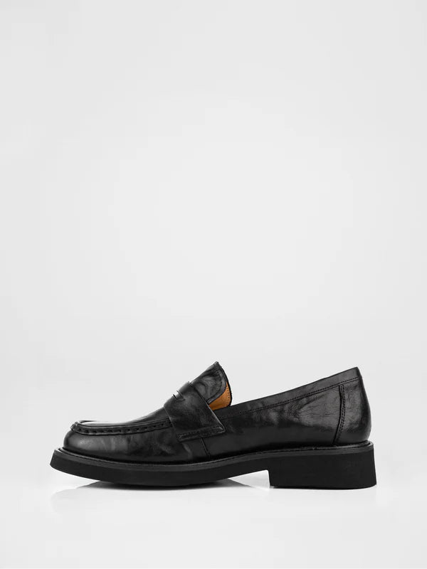 Leather loafers in black