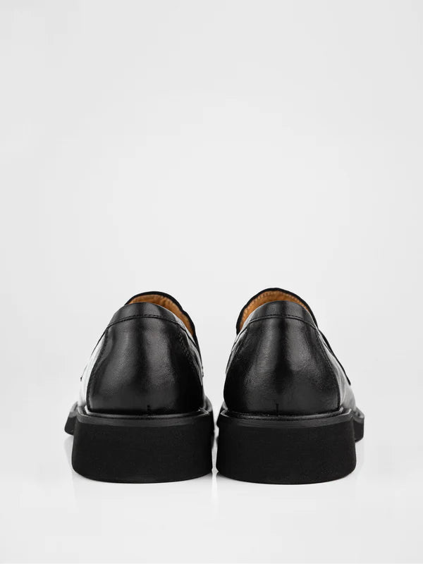 Leather loafers in black