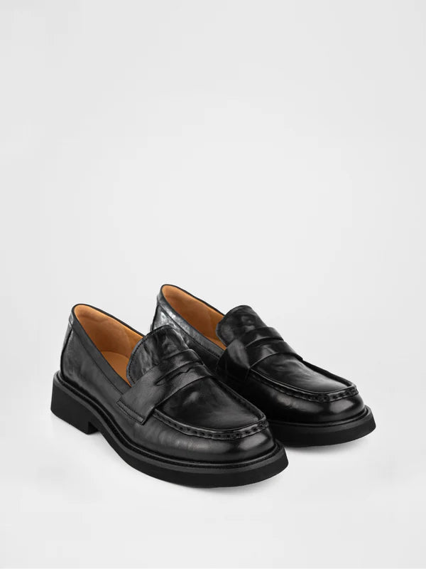 Leather loafers in black