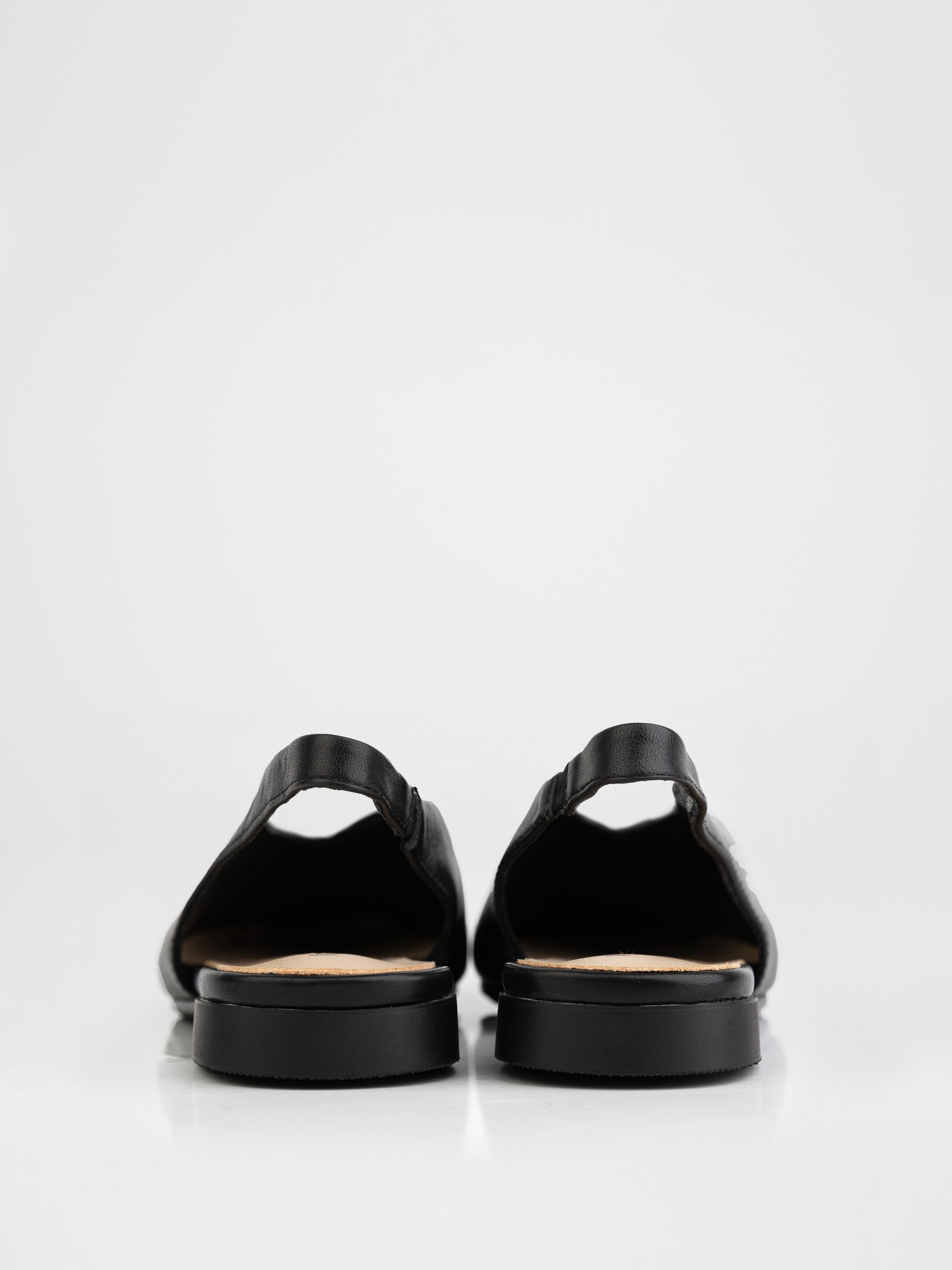 Slingbacks in black