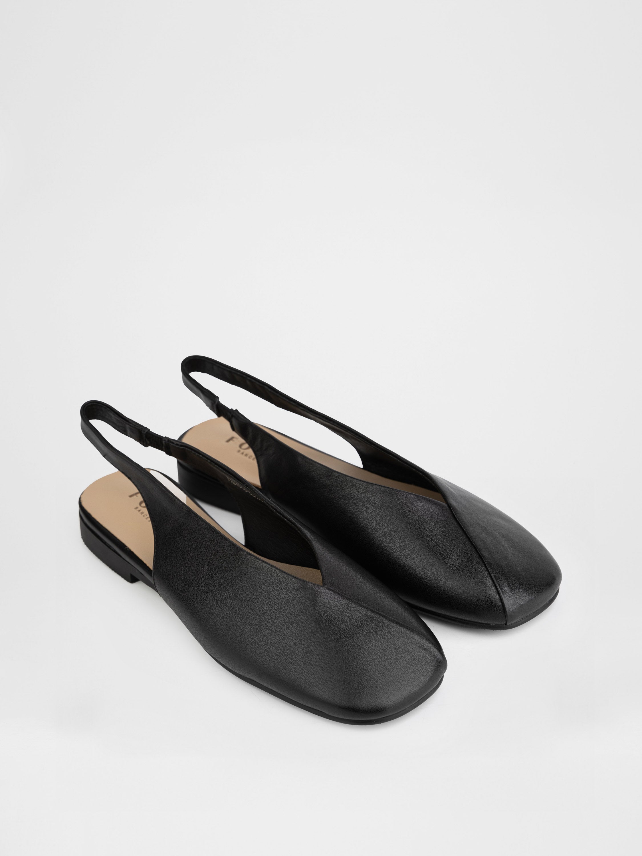 Slingbacks in black
