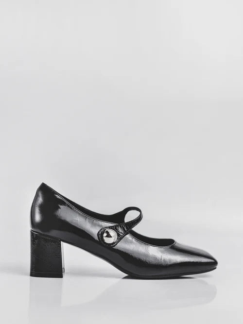 Zapatos con tacones estables en color negro