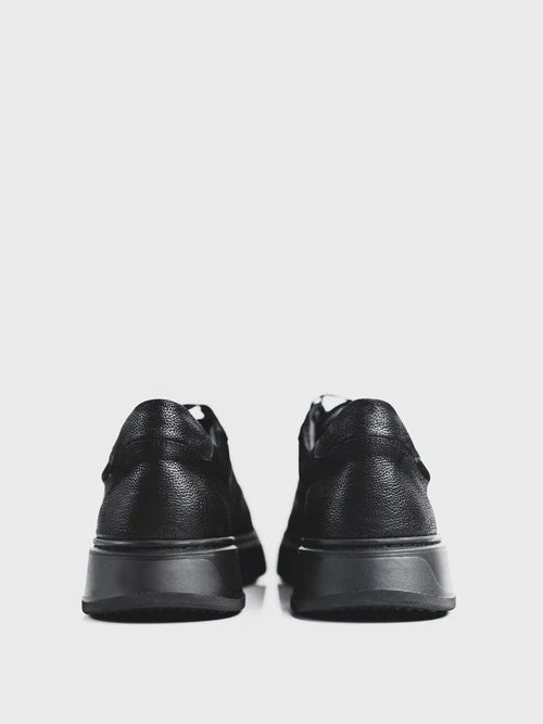 Zapatillas negras con cordones