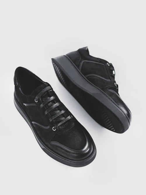 Zapatillas negras con cordones