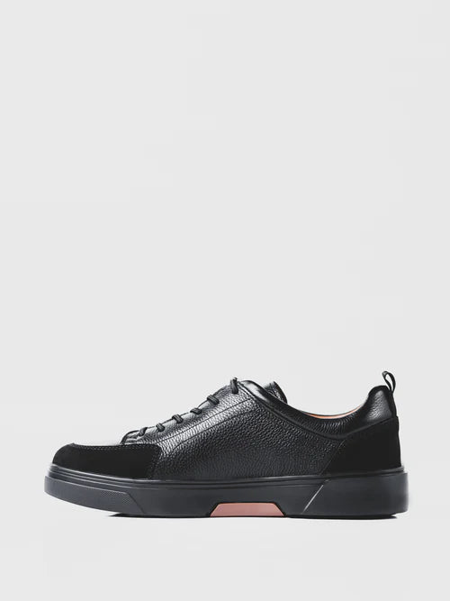 Men's sneakers in black color